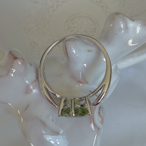 10KWG Fancy Cut Peridot Octagon Ring - Picture 5 of 9